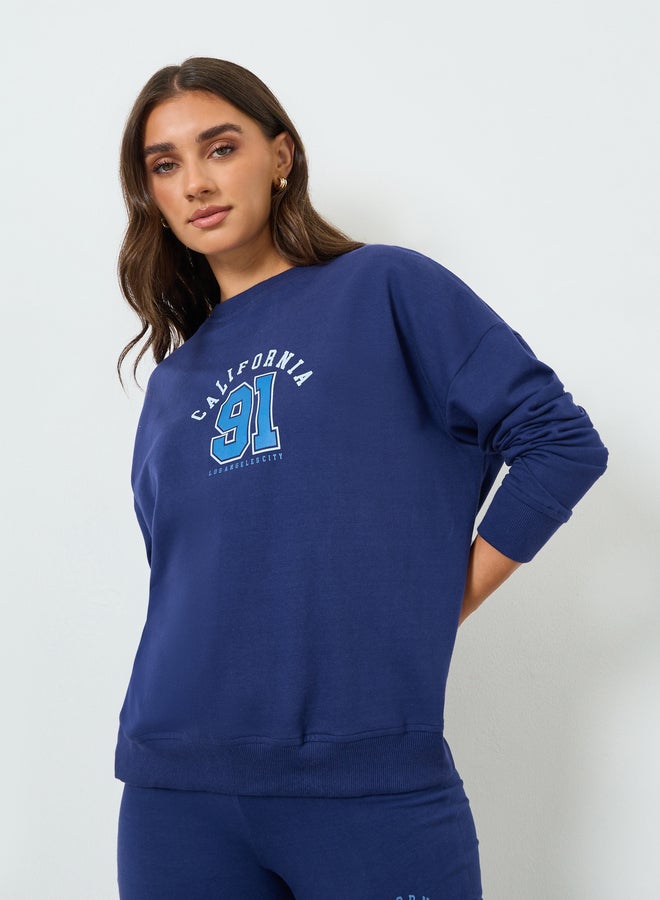 ستايلي طقم منسق من بنطال بأرجل واسعة وسويت شيرت بطبعة جرافيك - Image 1